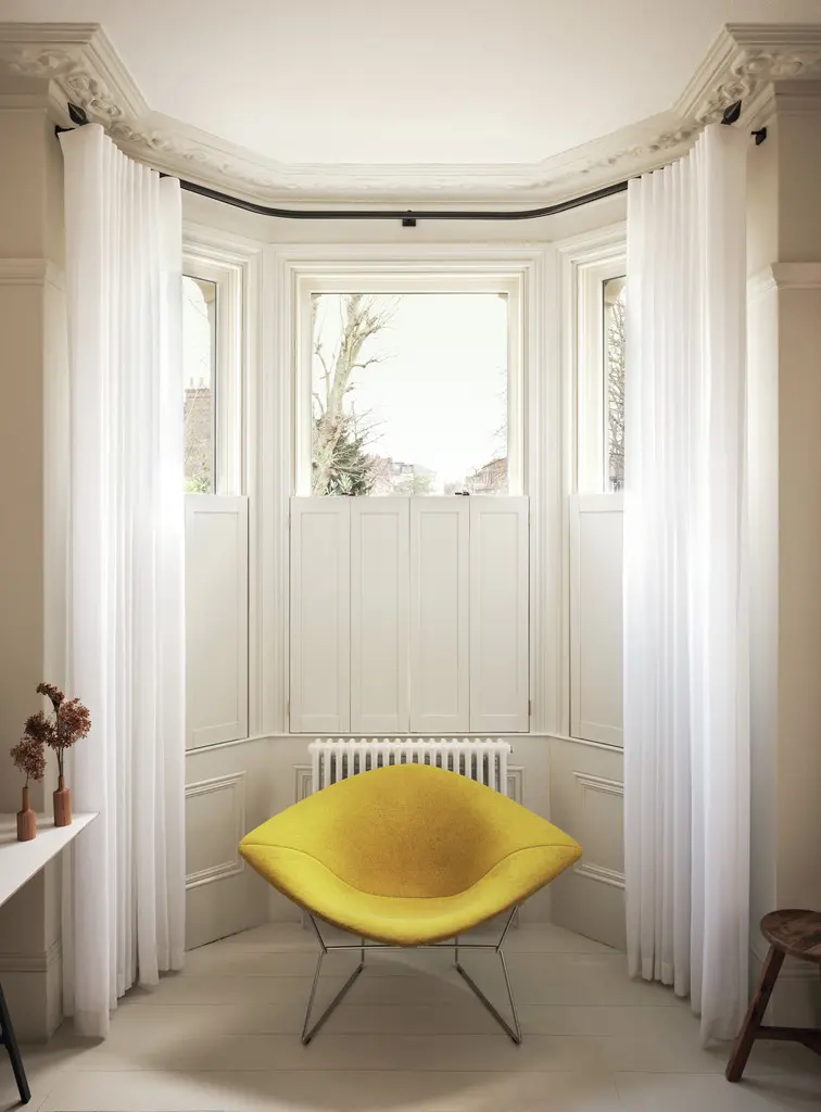 Lightweight curtains following a compact curved dressing room window